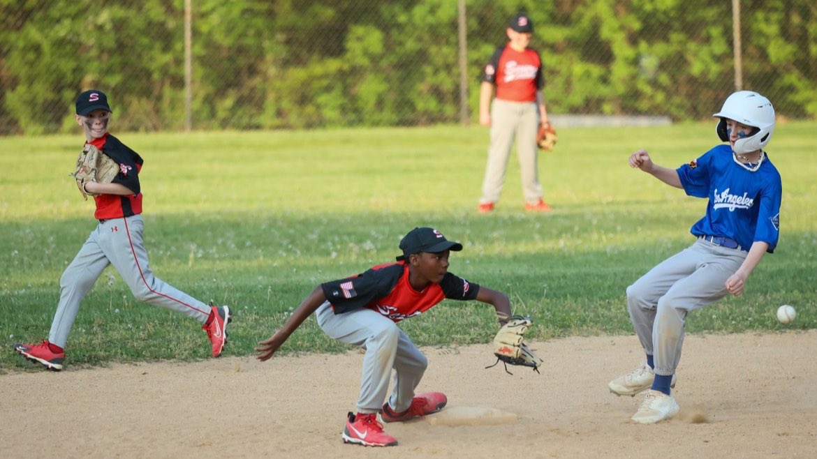 cjgray_2030's tweet photo. Shutting down South River in the 5Th inning with 2 big stops🔥🔥🔥🔥 https://t.co/YmOjpyUELc