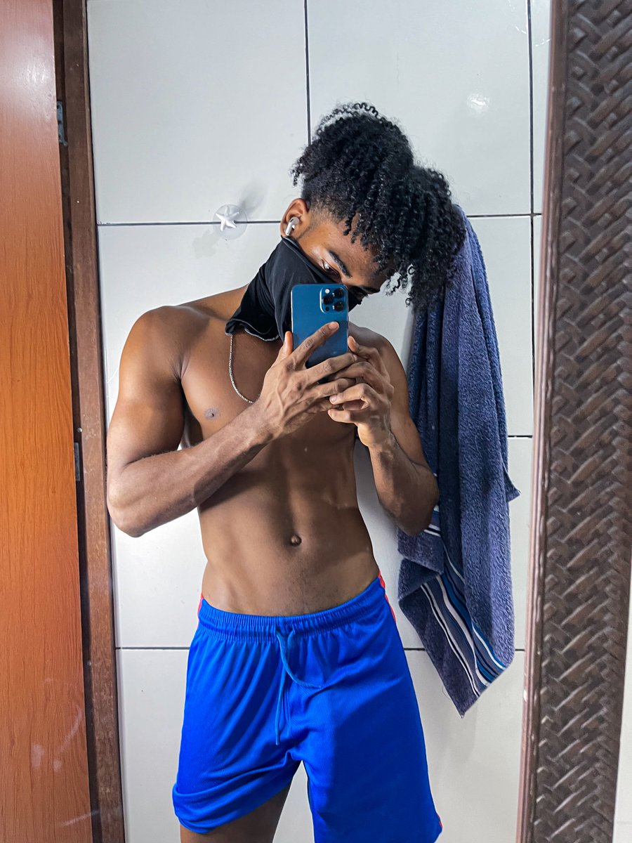 Alguém aí ?? 😈   Quem Dê RT vai ganhar 🎁 na “DM” 🔞🔥