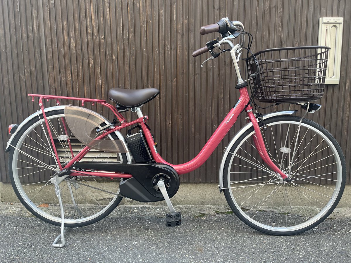 おはようございます
本日オープンしてます🚲

軽量22.1kgの電動アシスト
パナソニック　ビビL
26インチ

空気入れ無料で店主が入れます🎈