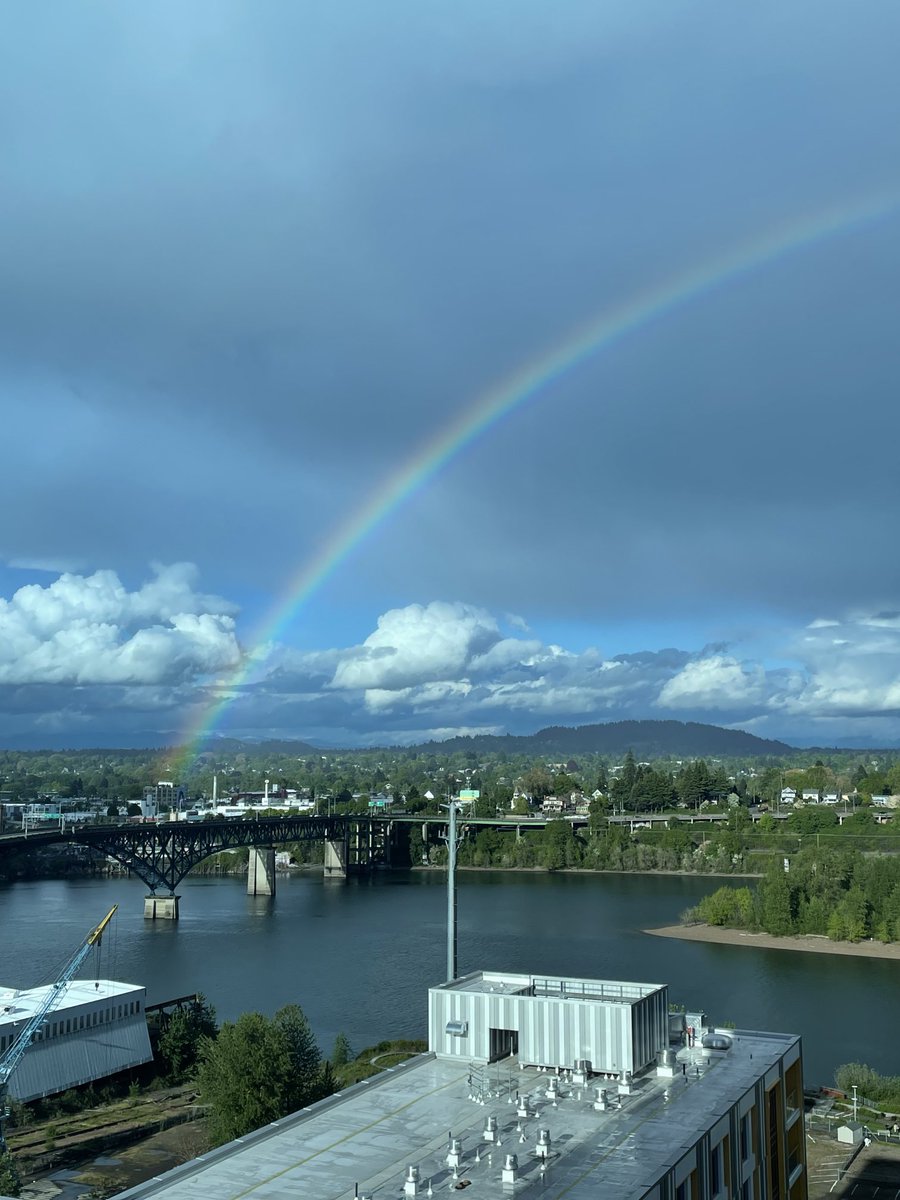 Rainbow over the Willamette River at the end of a busy clinic day ⁦@OHSUKnight⁩ is a lovely sight! #hapc #PallOnc