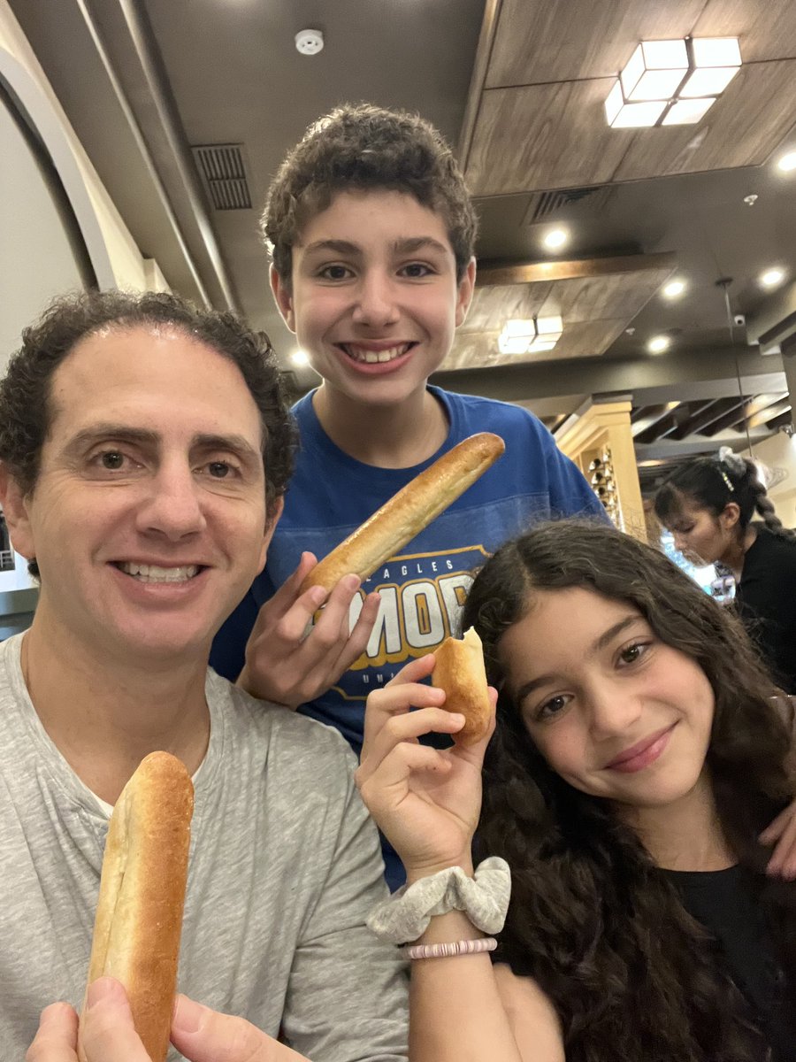 Finishing Passover with Jhonny’s favorite @olivegarden Bread Sticks delicious choice @WilliamZabka @CobraKaiSeries @ralphmacchio @Xolo_Mariduena #CobraKaiNeverDies
