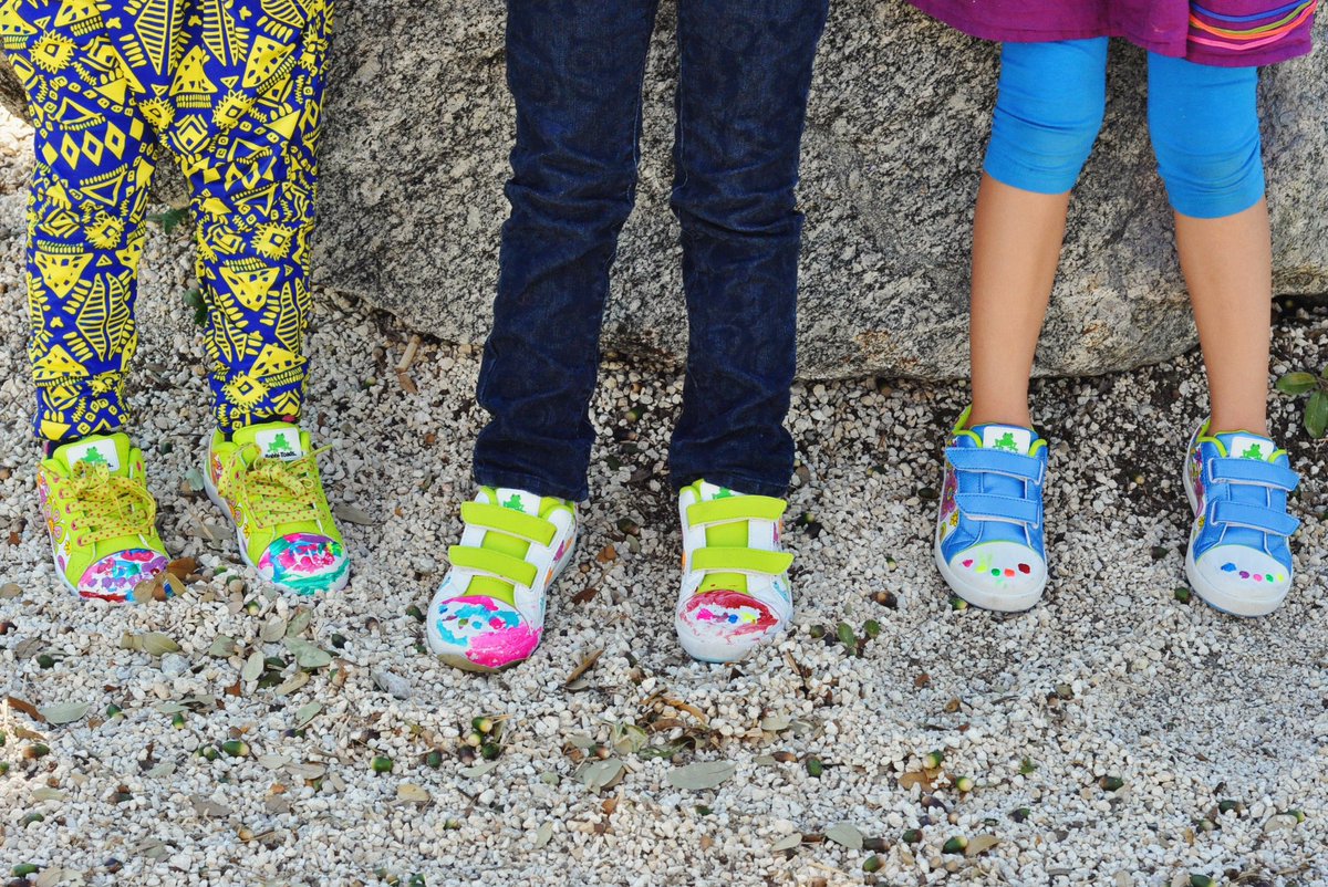 Fun with friends, brought to you by Bobbi-Toads Paintables 🌈👟💅🐸🥳 

#BobbiToads #kidsfashion #funforkids #minisneakerhead