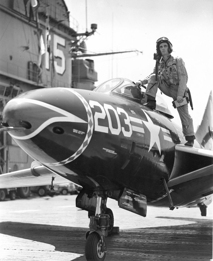 t_leung's tweet photo. Cougar
Early #CarrierBasedJet
#F9F https://t.co/TxPLxFdGWa