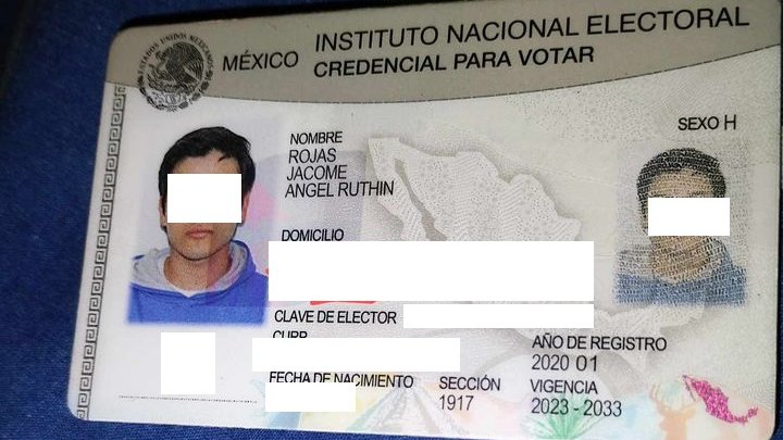 #VíaCorreo 📧| Pide apoyo para localizar a propietario de cartera extraviada en #Xalapa. Lectora la encontró la semana pasada en camión urbano. Identificaciones están a nombre de Ángel Ruthin Rojas Jacome. Para devolverla, dueño debe comunicarse al número 2281423972.

🔃Apoya