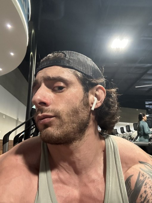 Today I went to my old gym in Las Vegas to crush a back workout. It&rsquo;s 44000 sq feet and I didn&rsquo;t wait