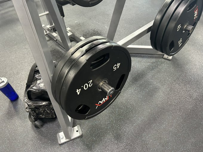 Today I went to my old gym in Las Vegas to crush a back workout. It&rsquo;s 44000 sq feet and I didn&rsquo;t wait