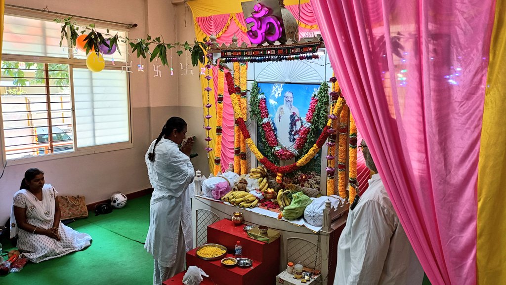 Followers of Pujya Sant Shri Asharamji Bapu in #Bangalore commemorated their revered Guru's 88th #IncarnationDay which is also known as #VishwaSewaDiwas, on April 28, 2024, at the #Bengaluru #Ashram.

Glimpses of the celebration 🎉 are here for you.👇
ashramblr.org/a/how-the-disc…