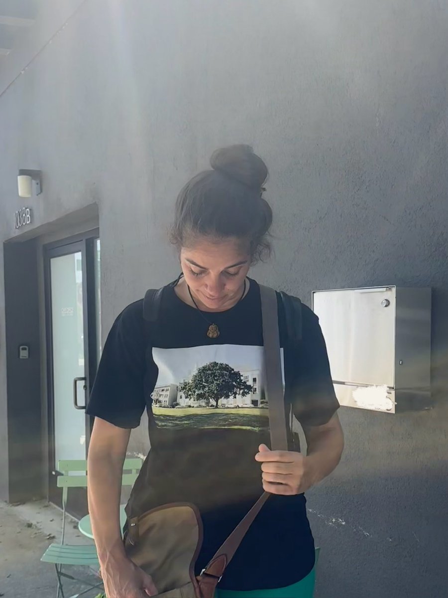 First time seeing someone (other than my dad) wearing the @oaklandish shirt with my photo on it. Had a cool conversation about identity as athletes too, proud moment! 🥲