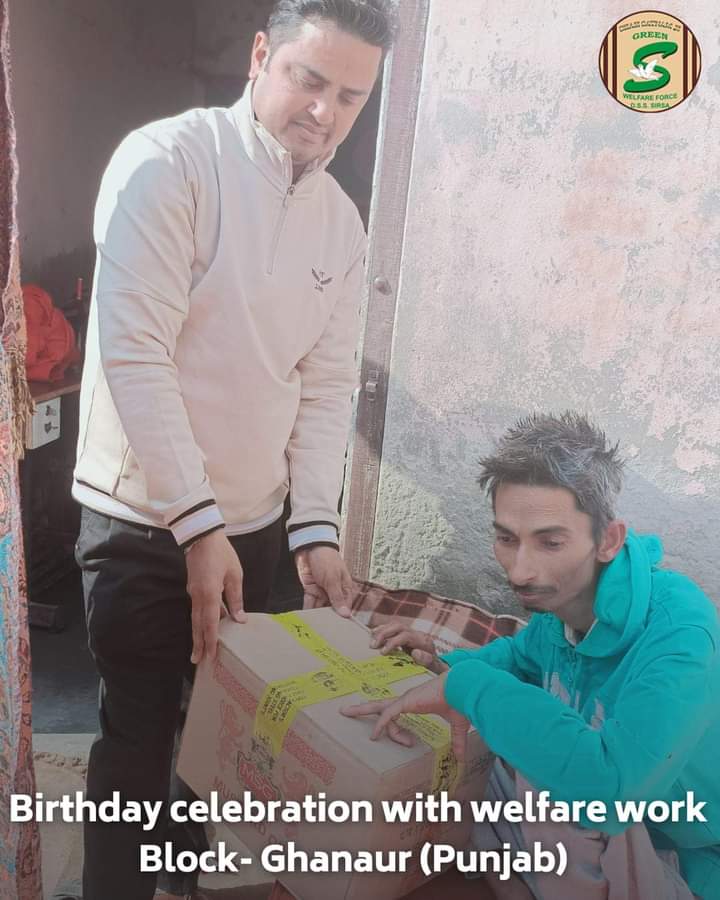 Have you ever donated food to someone in need? Have you seen that happiness on those faces? Dera Sacha Sauda volunteers regularly fast weekly or fortnightly and distribute that day's saved food to the needy under the Food Bank initiative by Ram Rahim. #FastForHumanity