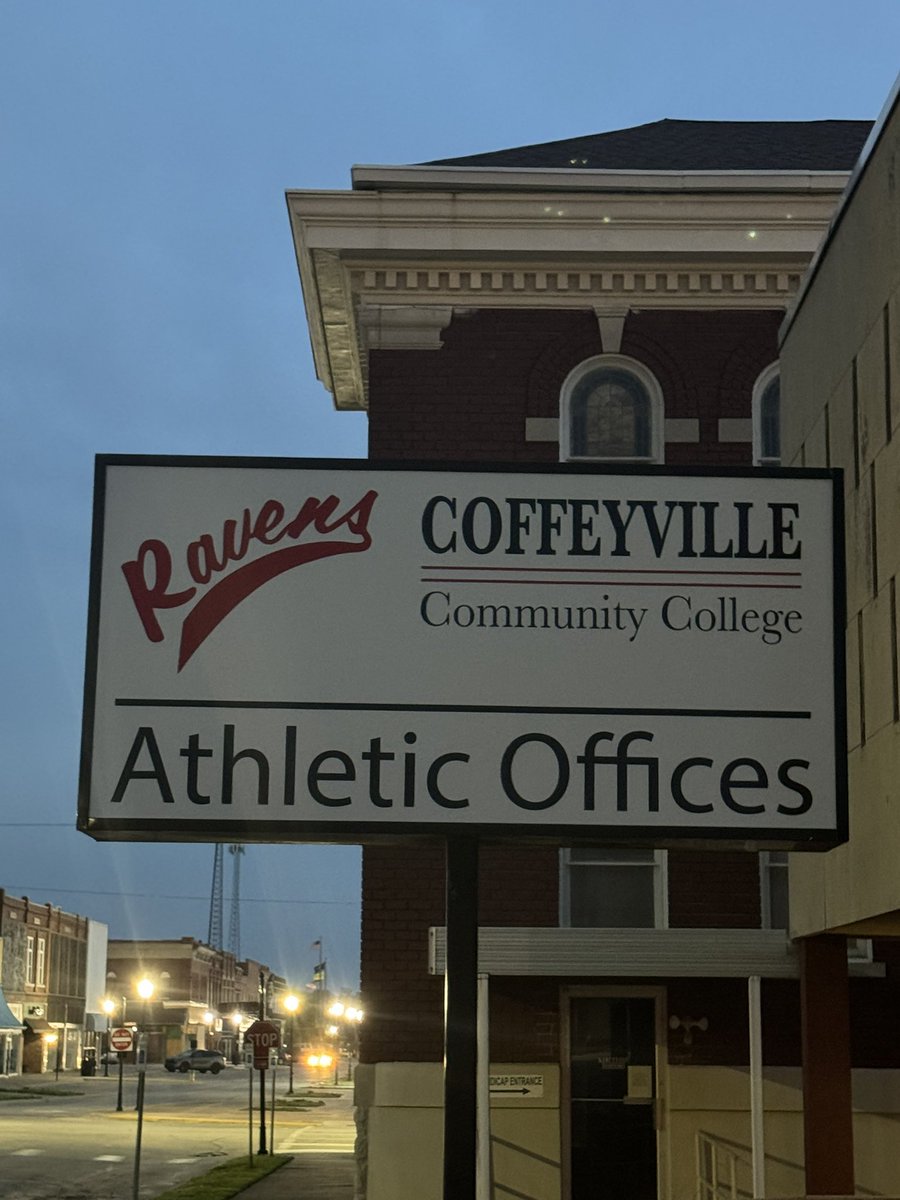 Coffeyville Kansas! Home of champions! Thanks for your time @Red_Raven_FB !!! @coach_dobler @Del_Excel #E2W #MatterOfPride