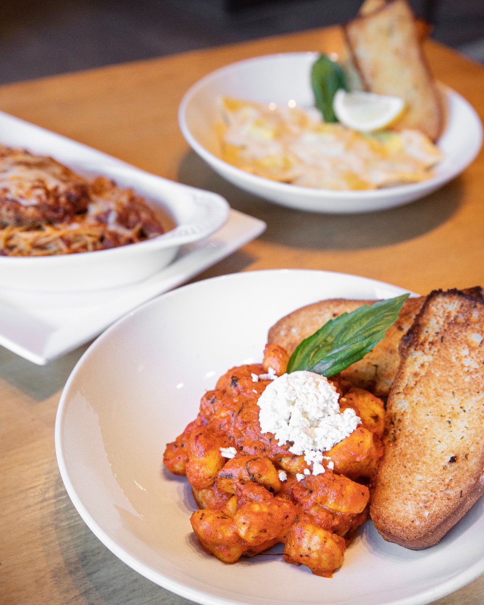 We can't imagine life without pasta. Leave a 🍝  emoji in the comments if you agree! 

Our menu is inspired by family-kept recipes. 🤫 Come enjoy signature Italian dishes and so much more! #FamosoFresh #Pasta