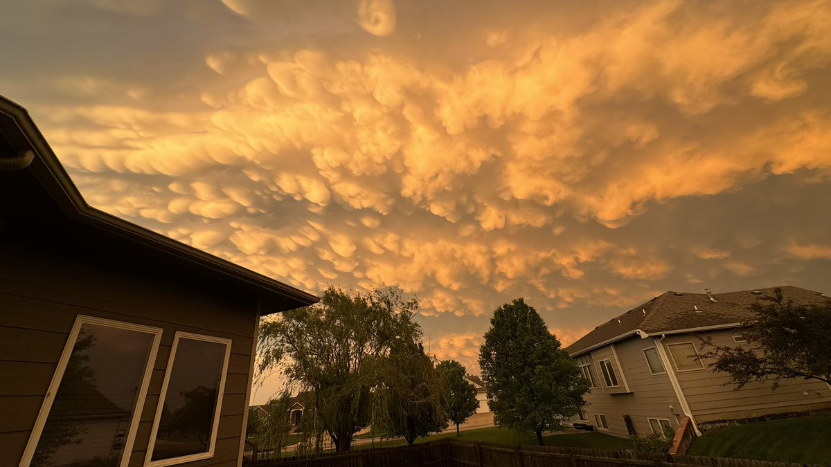 1.2-inches of rain in northeast Wichita. Look at those clouds! Do you have any photos to share tonight? @JayPraterKAKE @BrittFosterWX @KAKEnews #kswx