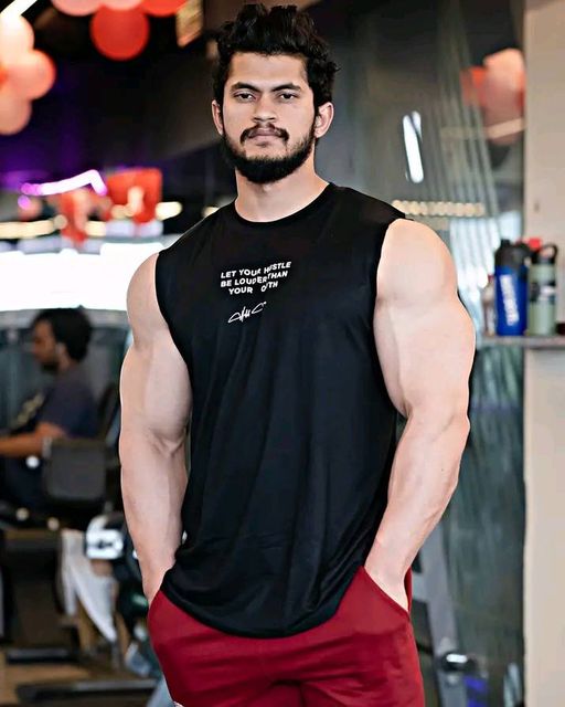 Rahul Jaat 󱢏
🤴🏋️‍♂️🤵‍♂️💪💪Muscle Men look🏆🥇👑🔥
Fitness King #muscularmale #Muscleguy #musclegrowth #bodybuilder2 #bodybuilding