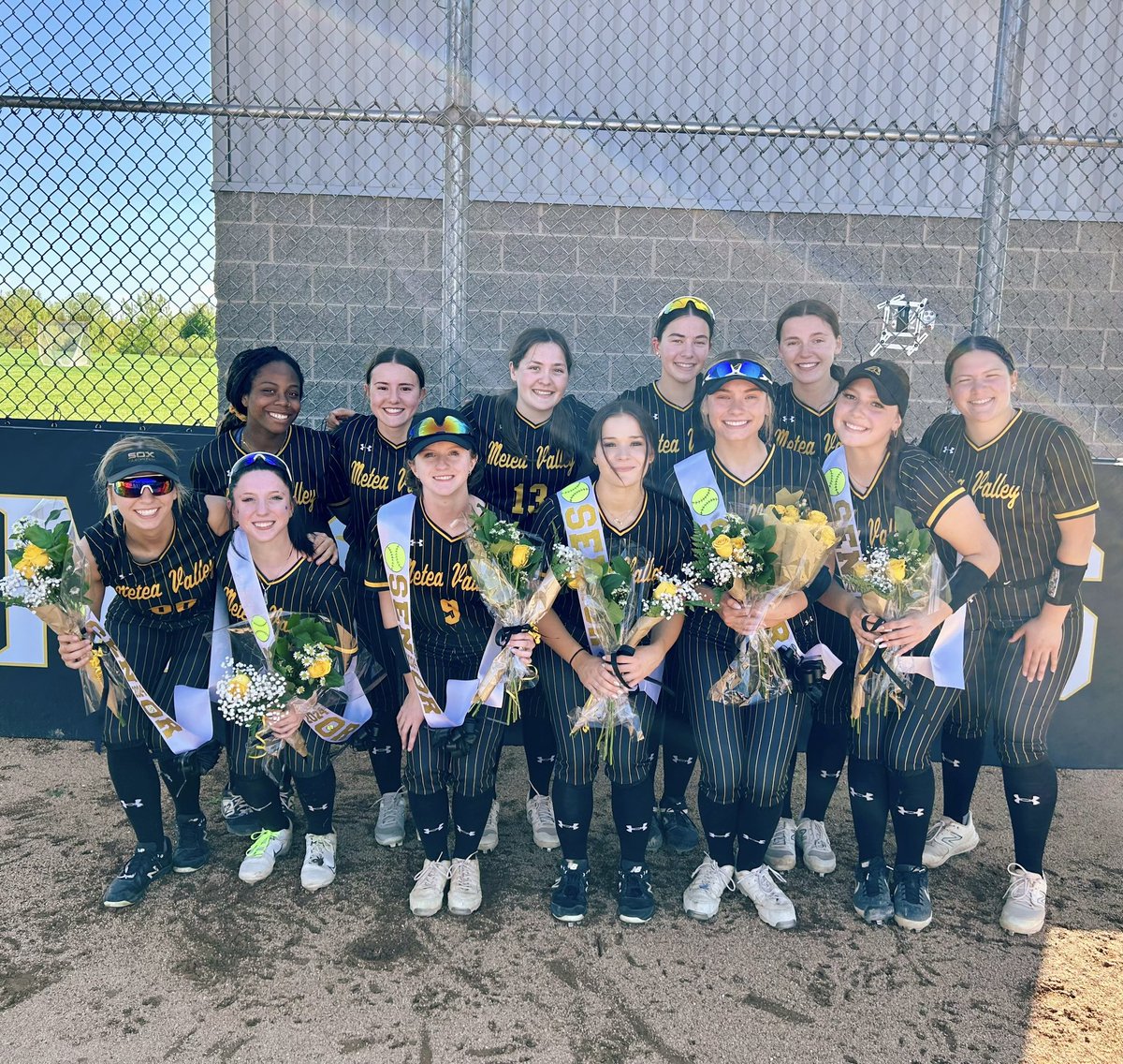 Happy Senior Night! 💛
We are very thankful for your leadership and dedication you bring to Metea Softball. You have all left a huge impact on this program!

#00 Nora Erwin
#1 Reese Valha
#7 Morgan Cleveland
#9 Maddie O’Neill
#10 Riley O’Neill
#12 Genevieve Gonzales