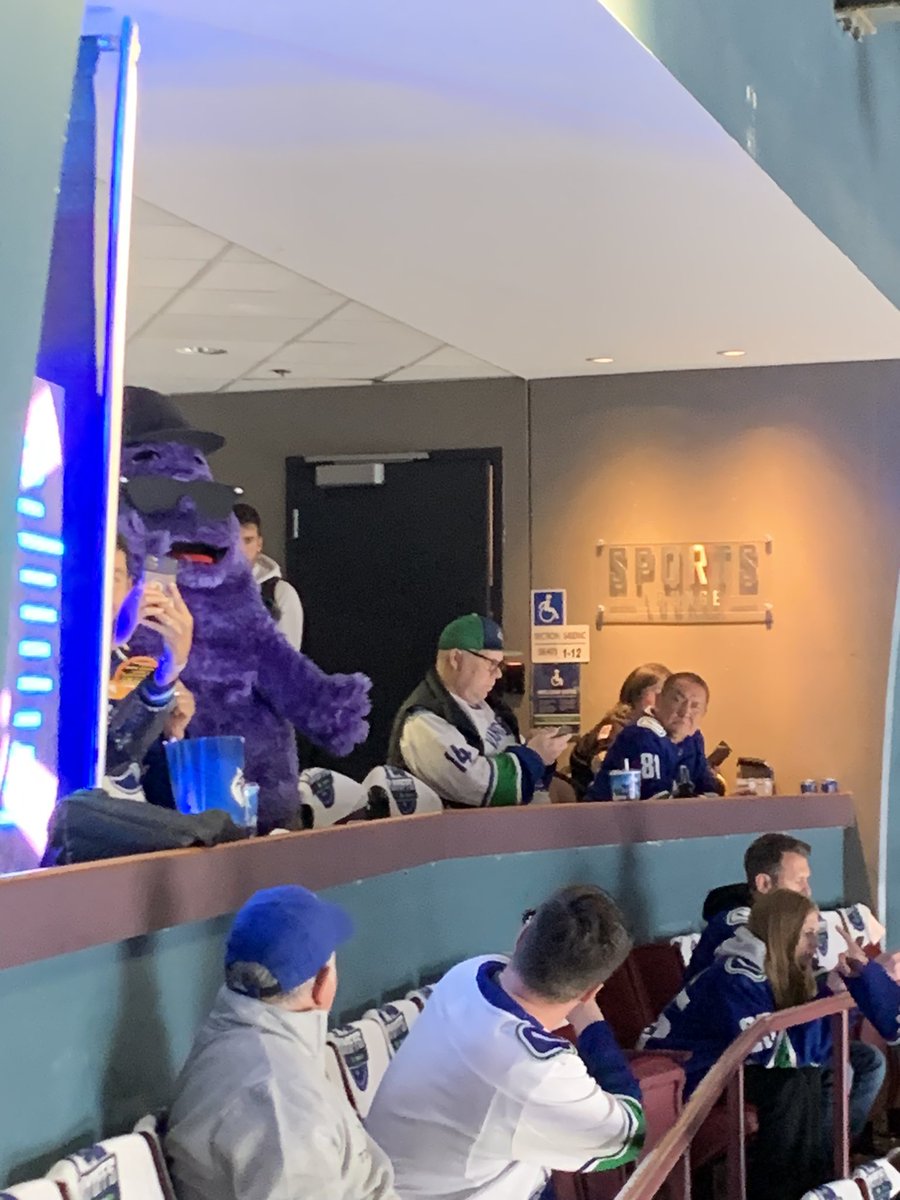 WE HAVE A GRIMACE SIGHTING AT ROGERS ARENA??? 
#Canucks