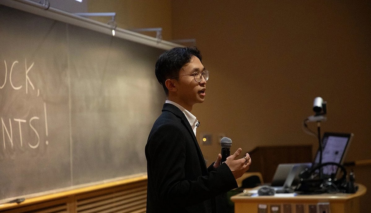 Congratulations to Ethan Dinh, an undergraduate researcher in the Guldberg Lab and member of the 2022 Knight Campus Undergraduate Scholars cohort, on his 1st place finish in the @uohonorsThree Minute Thesis Competition. bit.ly/3WiWiFp