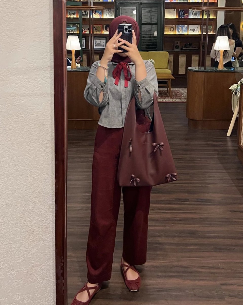 I love love love this ribbon tote bag. Colour burgundy ni so cute😭🫶🏼