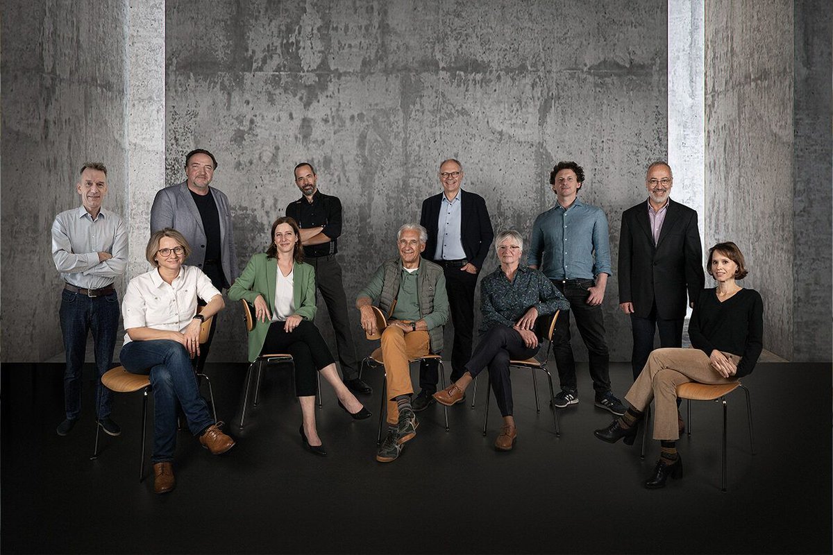 Moritz Daum @moritzdaum.bsky.social (@moritzdaum) on Twitter photo "Wir" das sind die insgesamt 11 Autor_innen Holger Baumann, <a href="/BarbaraBleisch/">Bleisch</a>, Judith Burkart, <a href="/MoritzDaum/">Moritz Daum @moritzdaum.bsky.social</a> , Günther Fink, <a href="/SiljaHausermann/">Silja Häusermann</a>, Oskar Jenni, Roland Reichenbach, Dieter Rüttimann, Heidi Simoni und DanielSüss. "Wir" das sind die insgesamt 11 Autor_innen Holger Baumann, <a href="/BarbaraBleisch/">Bleisch</a>, Judith Burkart, <a href="/MoritzDaum/">Moritz Daum @moritzdaum.bsky.social</a> , Günther Fink, <a href="/SiljaHausermann/">Silja Häusermann</a>, Oskar Jenni, Roland Reichenbach, Dieter Rüttimann, Heidi Simoni und DanielSüss.