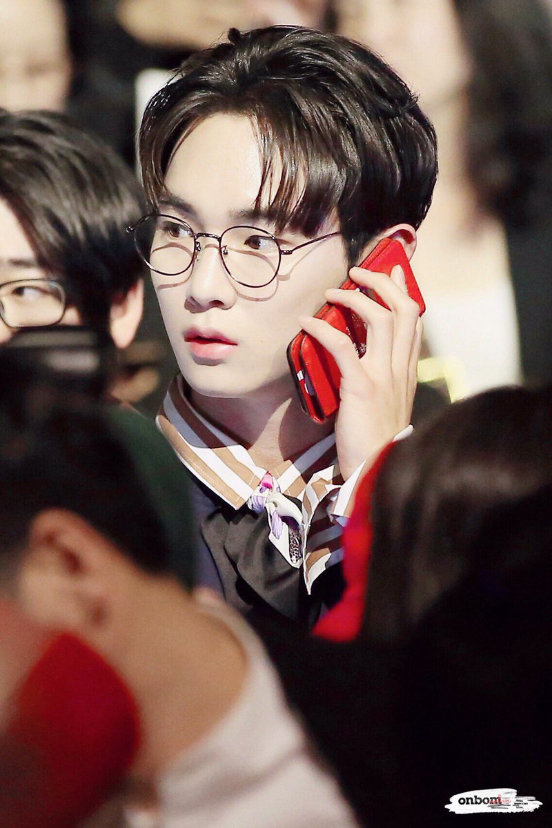 축구선수인 소꿉친구가 경기날마다 저한테 집착해요;;;

로 시작하는 최믾오는 짝사랑으로 속터져서 환장하고 김긔빔은 최믾오가 왜저러는지 아무것도 모르고 자기한테 집착한다고 생각하는 로코 밍키 보고 싶음 

사담계 썰 재업