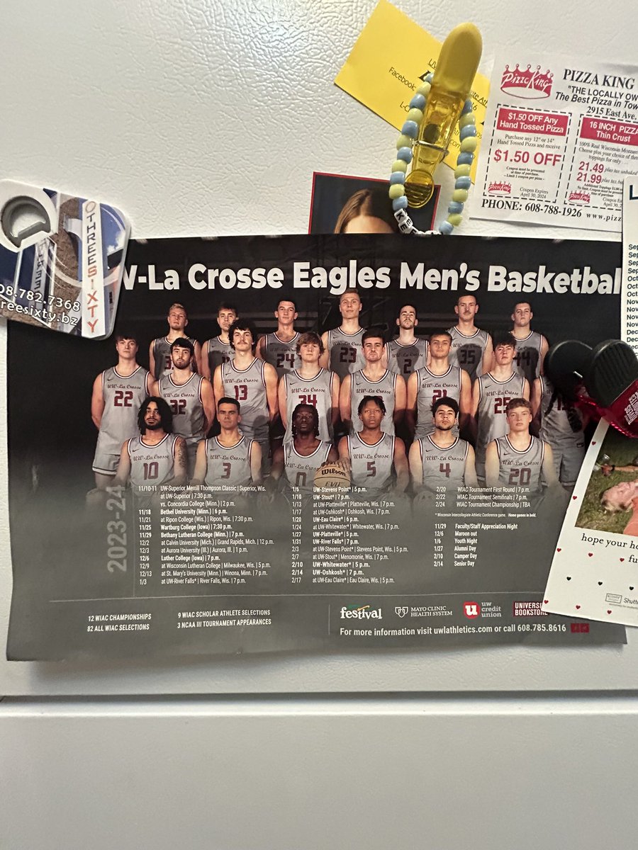 How can I get anything done when I have to look at this shit all day long. 

@UWLEagleMBB #d3hoops #WIACBrotherhood