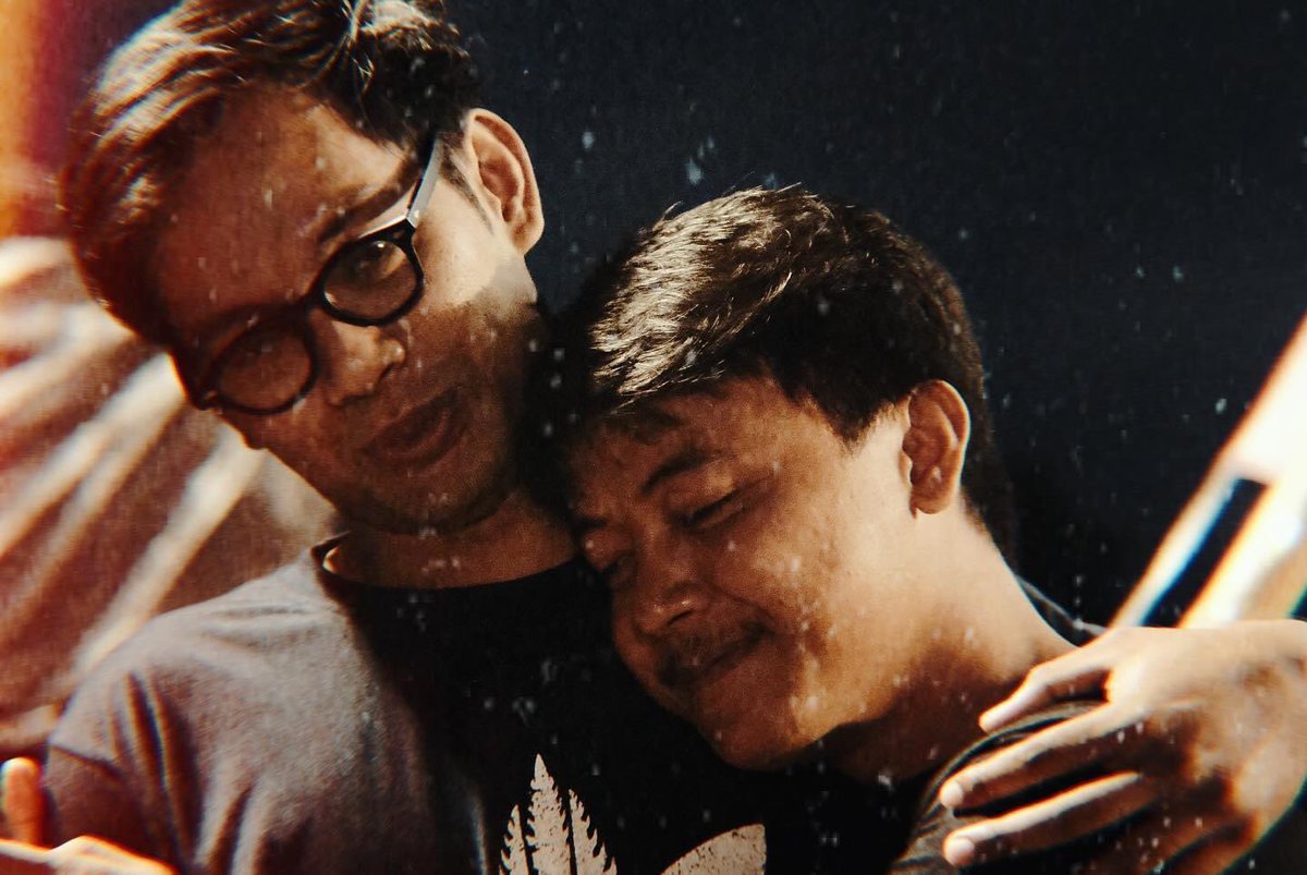 Agak mual , tapi dia teman saya yang hitam 👍