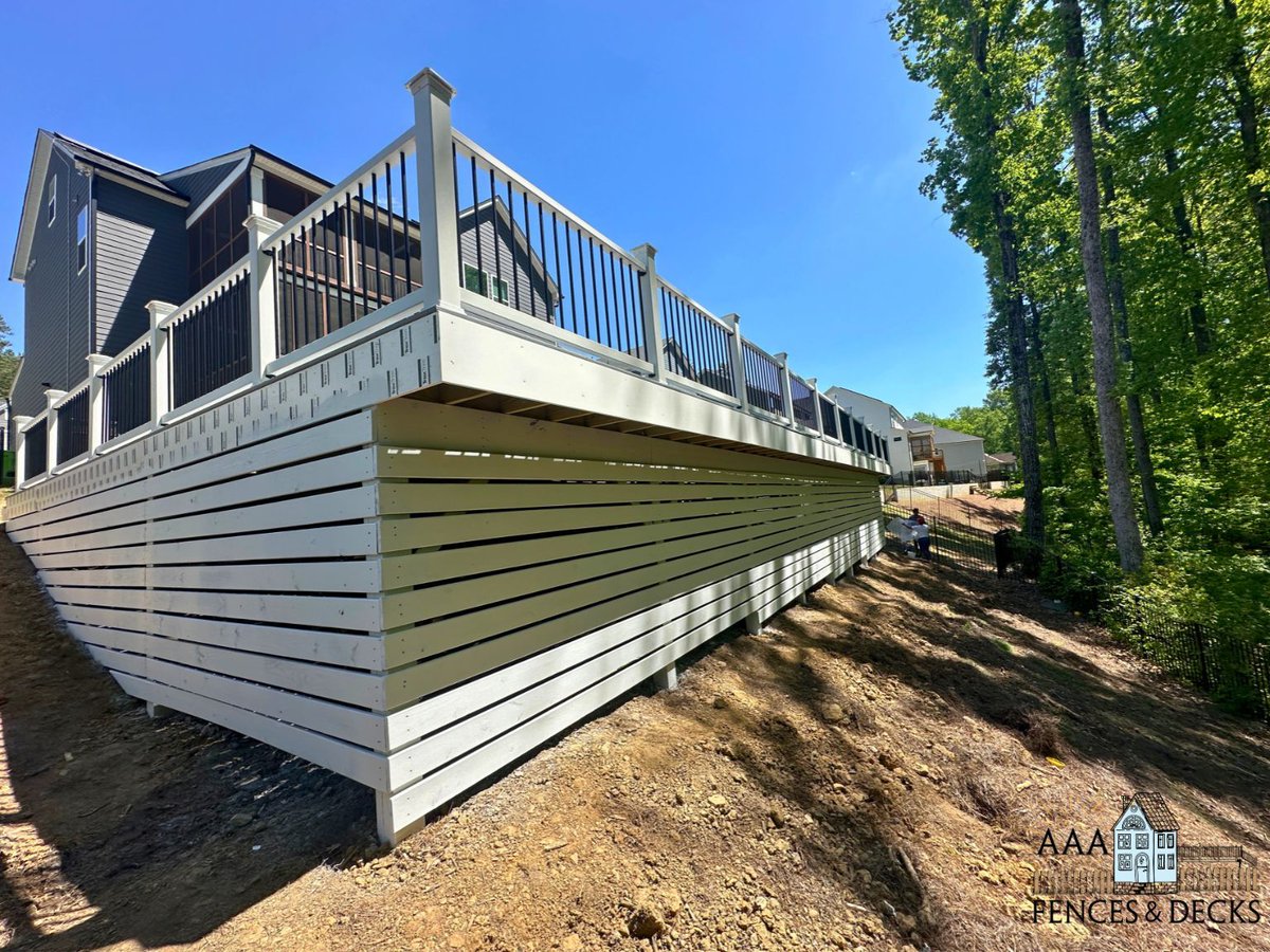 🛠️ Witness the artistry of our 30x60 Trex deck in Foggy Wharf! This snapshot showcases the chic white-stained bottom skirting gracefully embracing the hillside. Can you imagine the perfect outdoor retreat here? Share your though🌿✨ #DeckDesign #OutdoorLiving #HomeInspiration