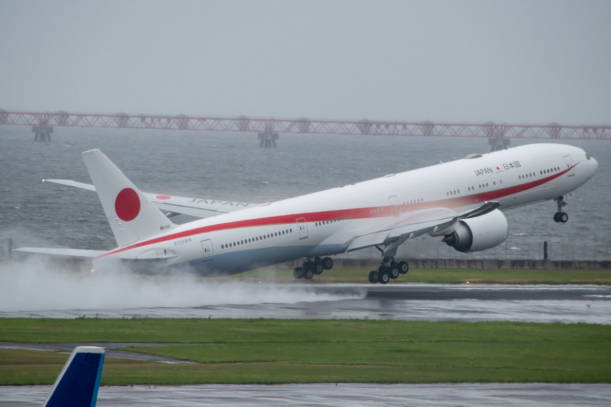 政府専用機2機目が逆ランして行った

航空自衛隊／JASDF／JF001／JF002
Boeing777-3SB(ER)
80-1112／80-1111
羽田空港／HND／RJTT