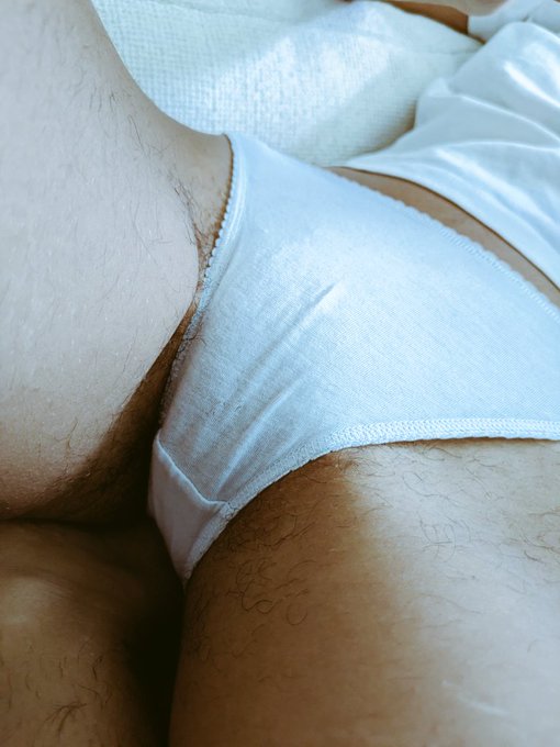 🫠🫠🤤🤤 https://t.co/QRRDzO0L7B