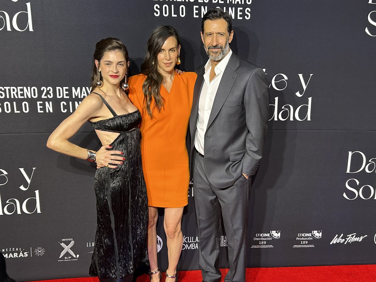 🎬 Alfombra roja de la película #DanteYSoledad, que se estrena el 23 de mayo en cines 🇲🇽 Los protagonistas son Irene Azuela y José María Yazpik ⭐️