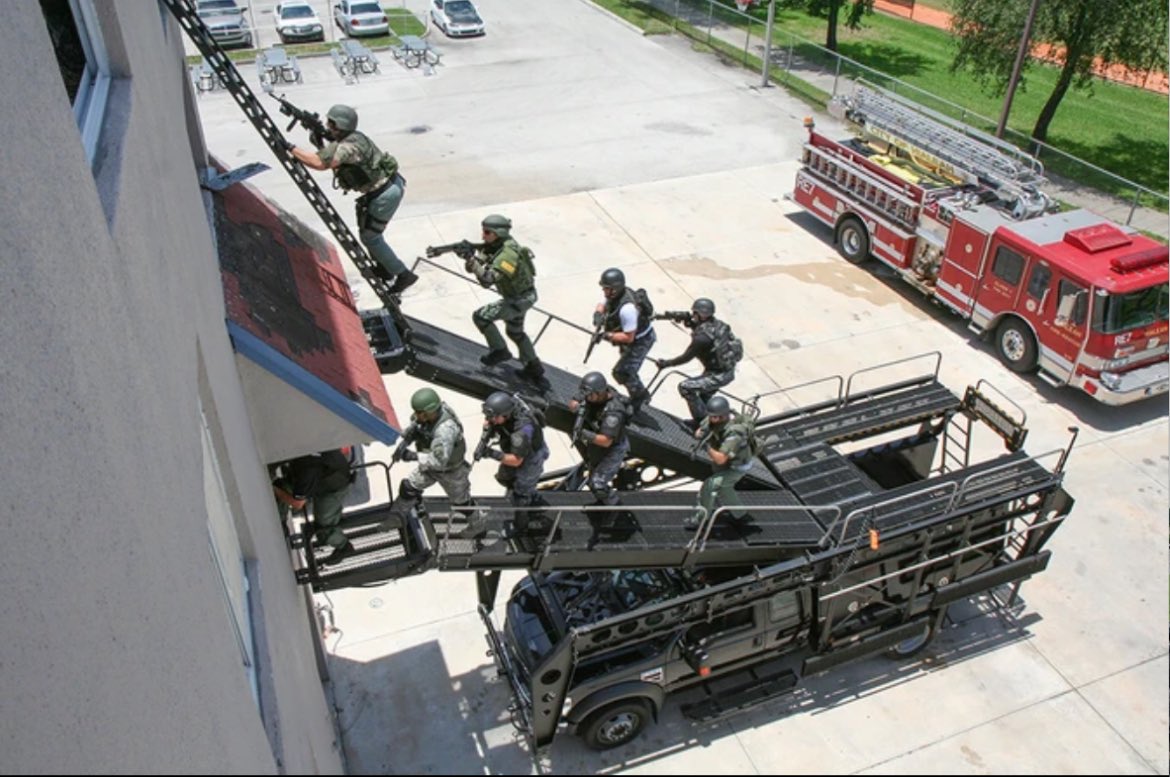 This looks like the a MARS (Mobile Adjustable Ramp System) system built by Patriot3, a DOD contractor based in Virginia. Notice how it’s marketed to military customers.