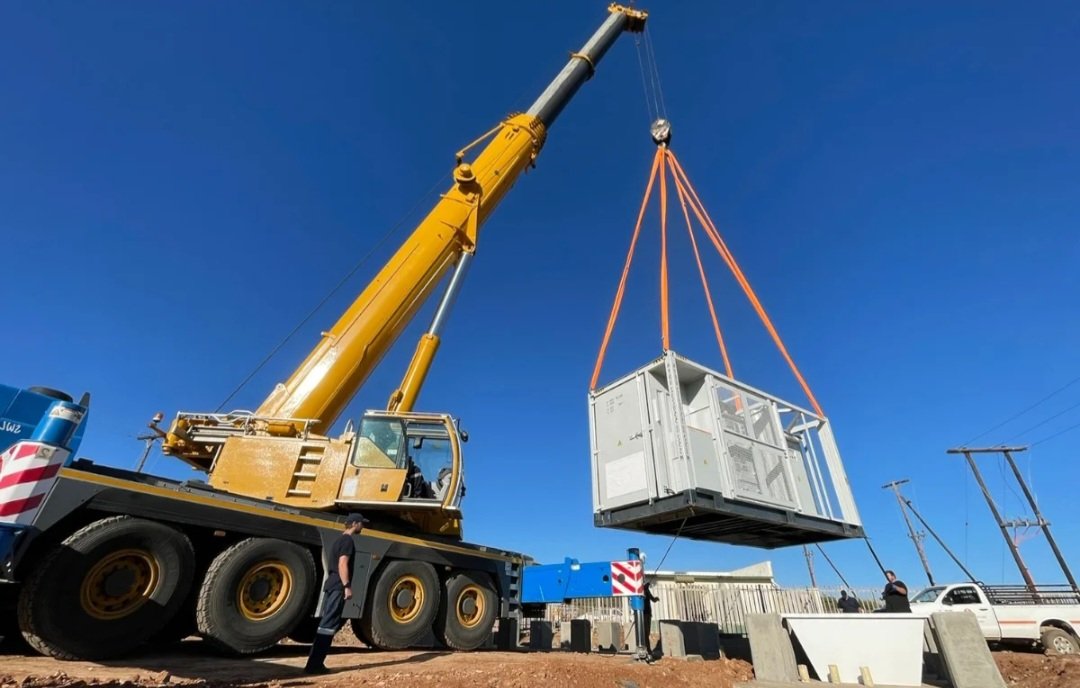 Big News as Orania becomes energy independent and kisses loadsheding goodbye! With an economic growth of 25% and population growth of 16% per year, the Orania Government took initiatives to provide energy solutions for its population and to facilitate heavy industry development.