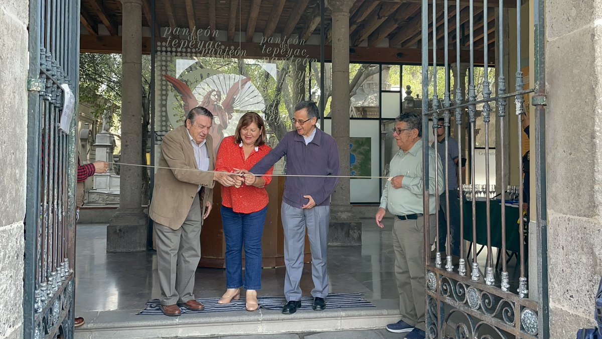 ¡Después de 9️⃣ años volvió a abrir sus puertas el famoso Panteón del #Tepeyac! En una acción coordinada, la Basílica de Guadalupe, el Fideicomiso del Cerro del Tepeyac y el Gobierno de #TuAlcaldíaGAM hicieron posible la reapertura de este espacio, luego de cerrar en 2015. (1/2)