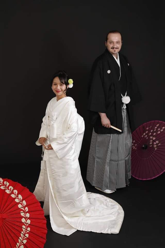 That time six years ago, I took wedding photos with my wife dressed like a samurai