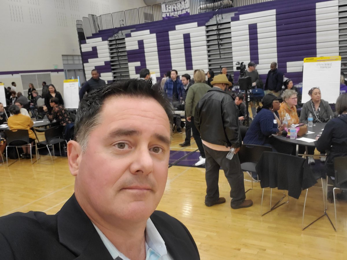 Moderating a public safety forum led by @MayorofSeattle at Garfield High School. I've counted 14 different city departments here interacting with local residents. @WWConverge @SeattleChannel