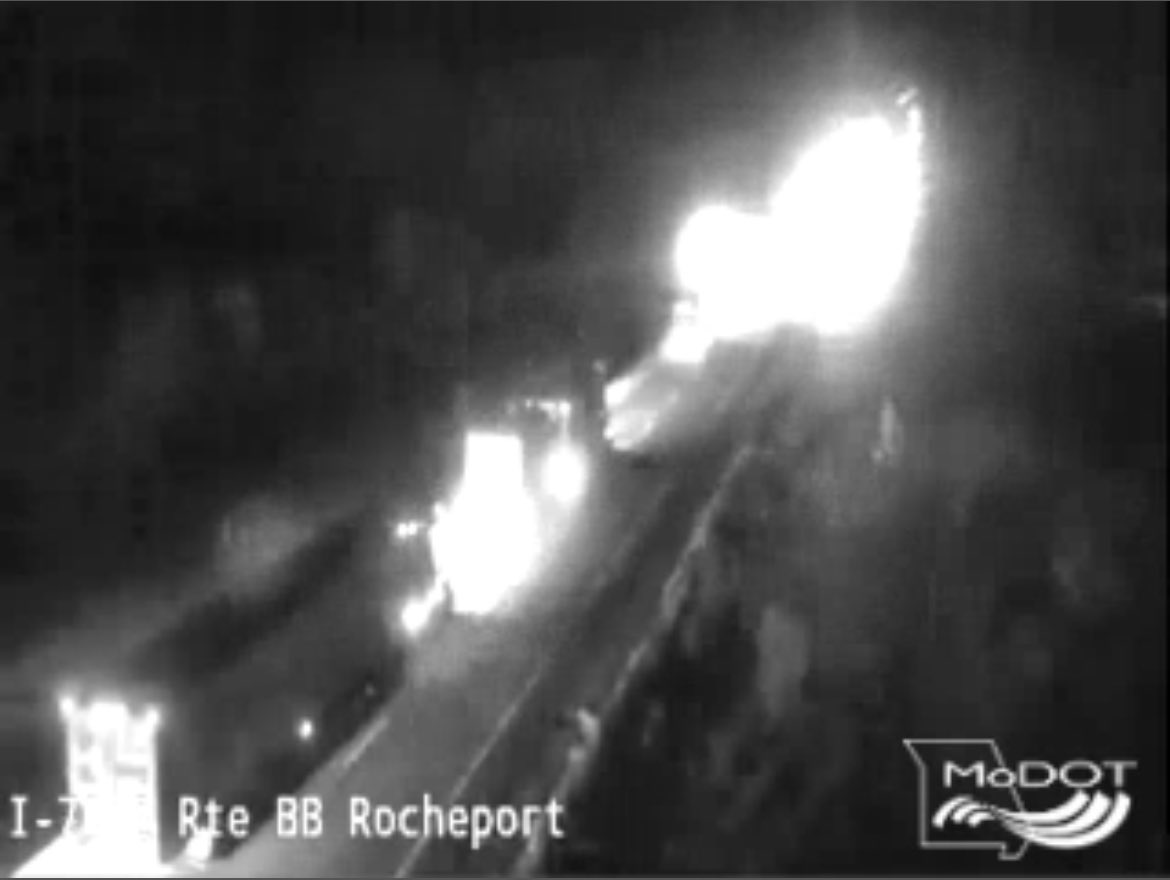 🚨🚨Tractor Trailer Fire On I-70🚨🚨

Troopers are investigating a tractor trailer fire on westbound I-70, on the west end of the Missouri River Bridge, just inside Cooper County.

Both westbound lanes are blocked and traffic is being diverted north onto Route BB at the 115 MM.