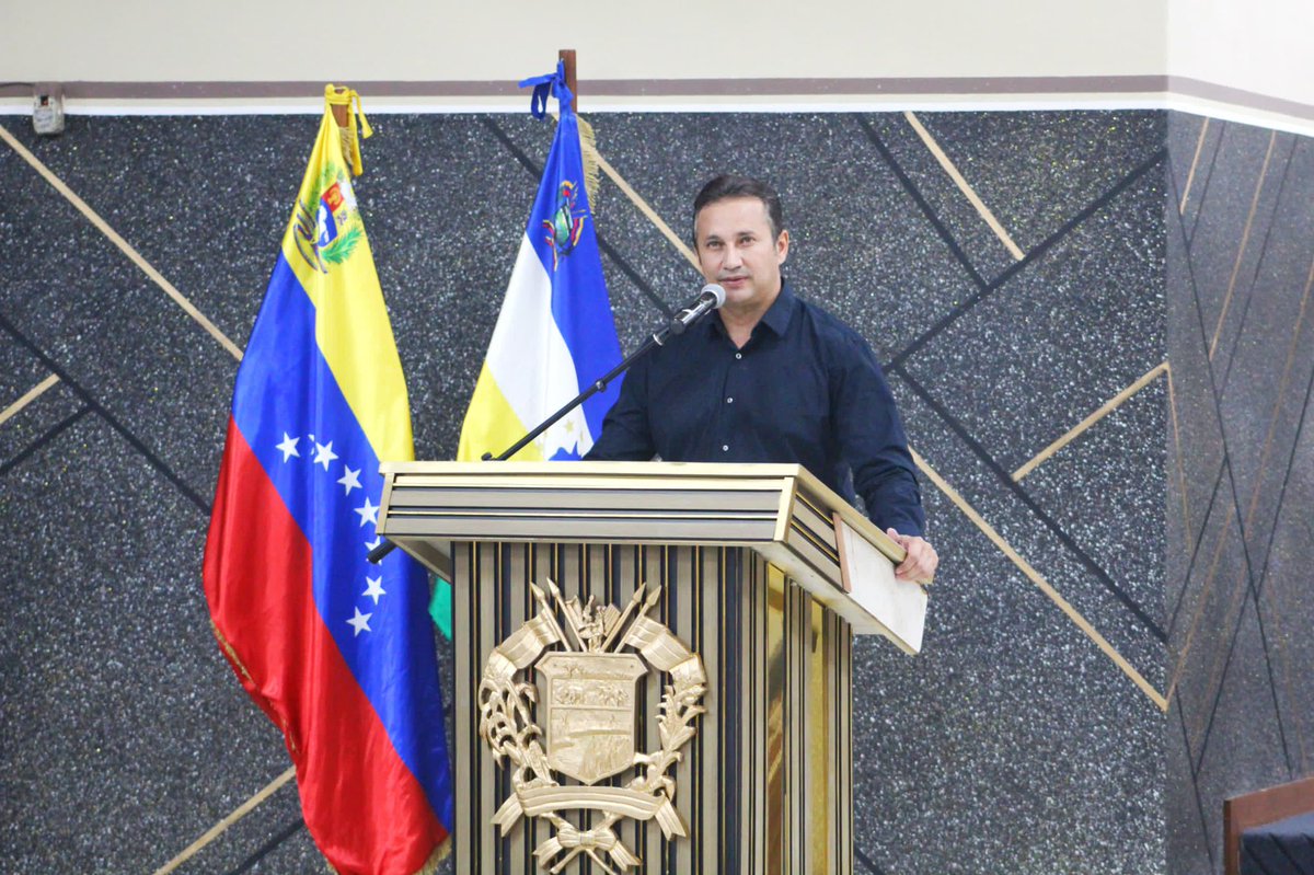 josemvasquez's tweet photo. ¡Como nueva ha quedado la Casa de las Leyes en Guárico! Gracias al apoyo del Presidente @NicolasMaduro, hemos entregado los trabajos de rehabilitación de las instalaciones del @Clebguarico, un trabajo en conjunto con su Presidenta, cuerpo de legisladores y el Ejecutivo Regional. https://t.co/WwAxJffLUF