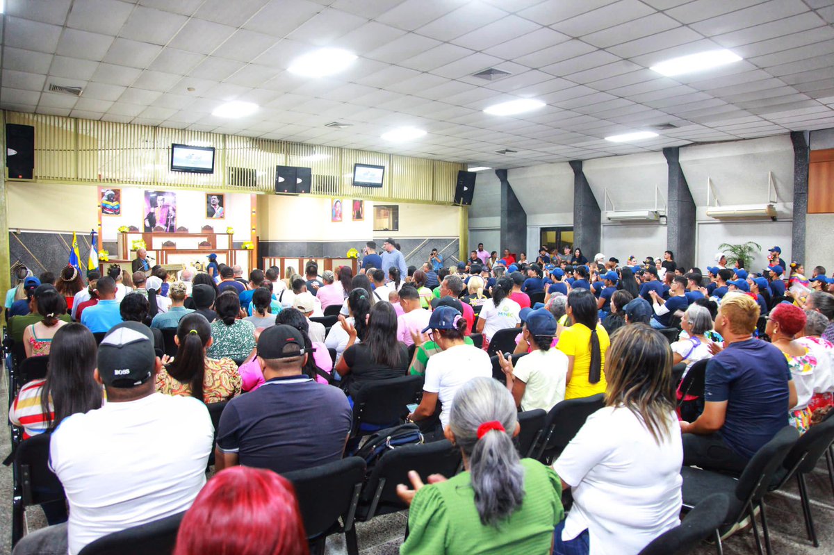 josemvasquez's tweet photo. ¡Como nueva ha quedado la Casa de las Leyes en Guárico! Gracias al apoyo del Presidente @NicolasMaduro, hemos entregado los trabajos de rehabilitación de las instalaciones del @Clebguarico, un trabajo en conjunto con su Presidenta, cuerpo de legisladores y el Ejecutivo Regional. https://t.co/WwAxJffLUF