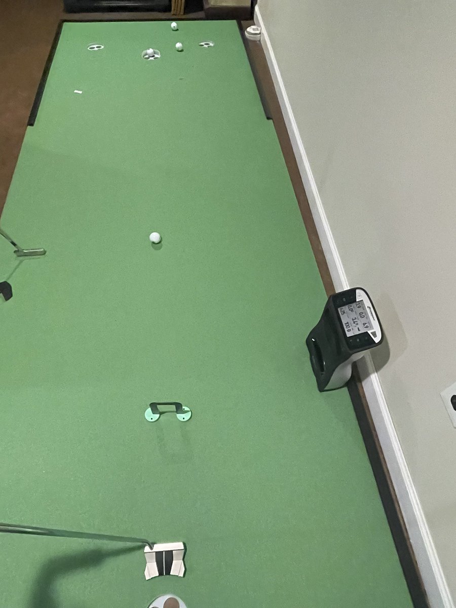 Incredible set up in the basement to get these putts rolling. #upnextplayer #foresightsports