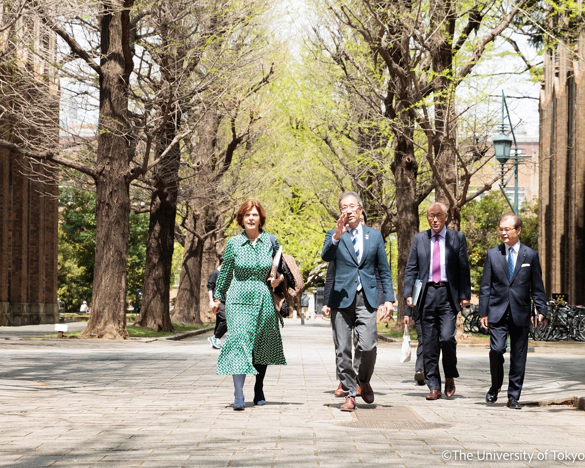 We welcomed Carnegie Corp. of New York President Louise Richardson to campus for a dialogue session with students, following her congratulatory message at the graduate matriculation ceremony at the Budokan. #PresidentsLog u-tokyo.ac.jp/en/about/plog_…