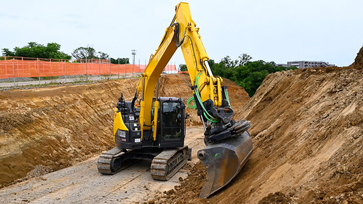 sumitomokenki's tweet image. CSPI-EXPO2024 住友建機の見どころ（6）

“狭所も変形した現場もこれで解決”

様々なアタッチメントを用意したチルトローテータ
sumitomokenki.co.jp/cspi-expo2024/

#住友建機 #CSPI2024 #建設測量生産性向上展