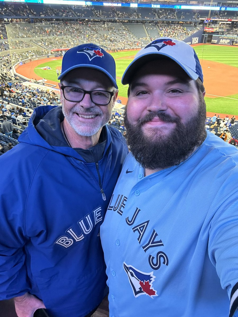 theZFulk's tweet photo. Jays lose โน๏ธ
Final dog count:
Zachy - 9
Old man - 4
Full! โพ๏ธ๐ญ @BlueJays #TOTHECORE #looniedogs https://t.co/L3bhQmFsuZ