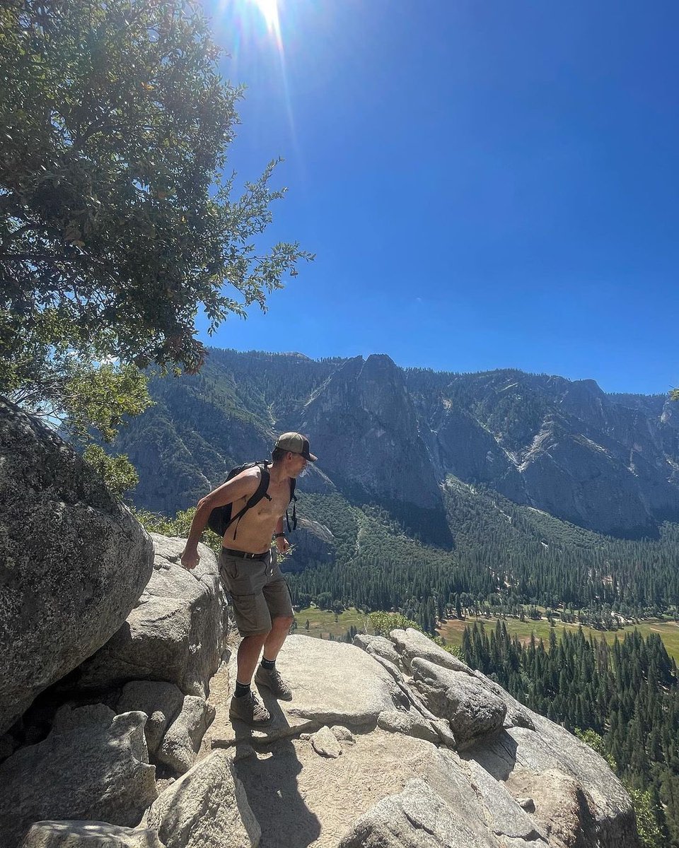 Nikolaj Coster-Waldau hiking at Yosemite National Park 🥵🫣 #nikolajcosterwaldau #jaimelannister #got #gameofthrones #asoiaf #shirtless