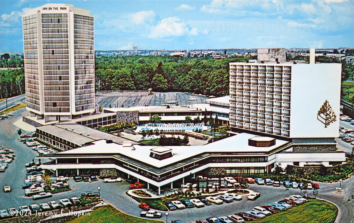 The Inn on the Park, a Four Seasons brand hotel at Eglinton Ave. E. & Leslie St.

Postcard from my collection from after 1971, the year the Inn was enlarged by the addition of a 23-story tower.
 
#postcards #1970s #hotel #torontohistory #toronto #canada #hopkindesign