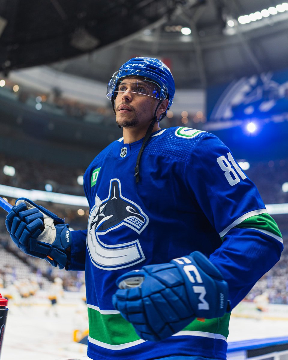 Canucks's tweet photo. SHOWTIME https://t.co/Wa9HAsPG7c