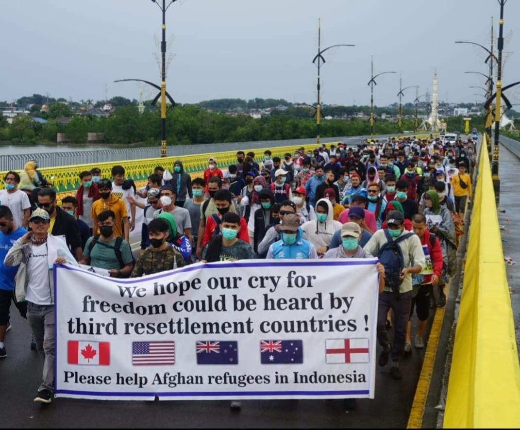 #End12YearsInLimbo_Indonesia
To deny the people human rights is to challenge them to fight for. It's a decade that UNHCR and IOM are denying the refugees rights in Indonesia by their silence.