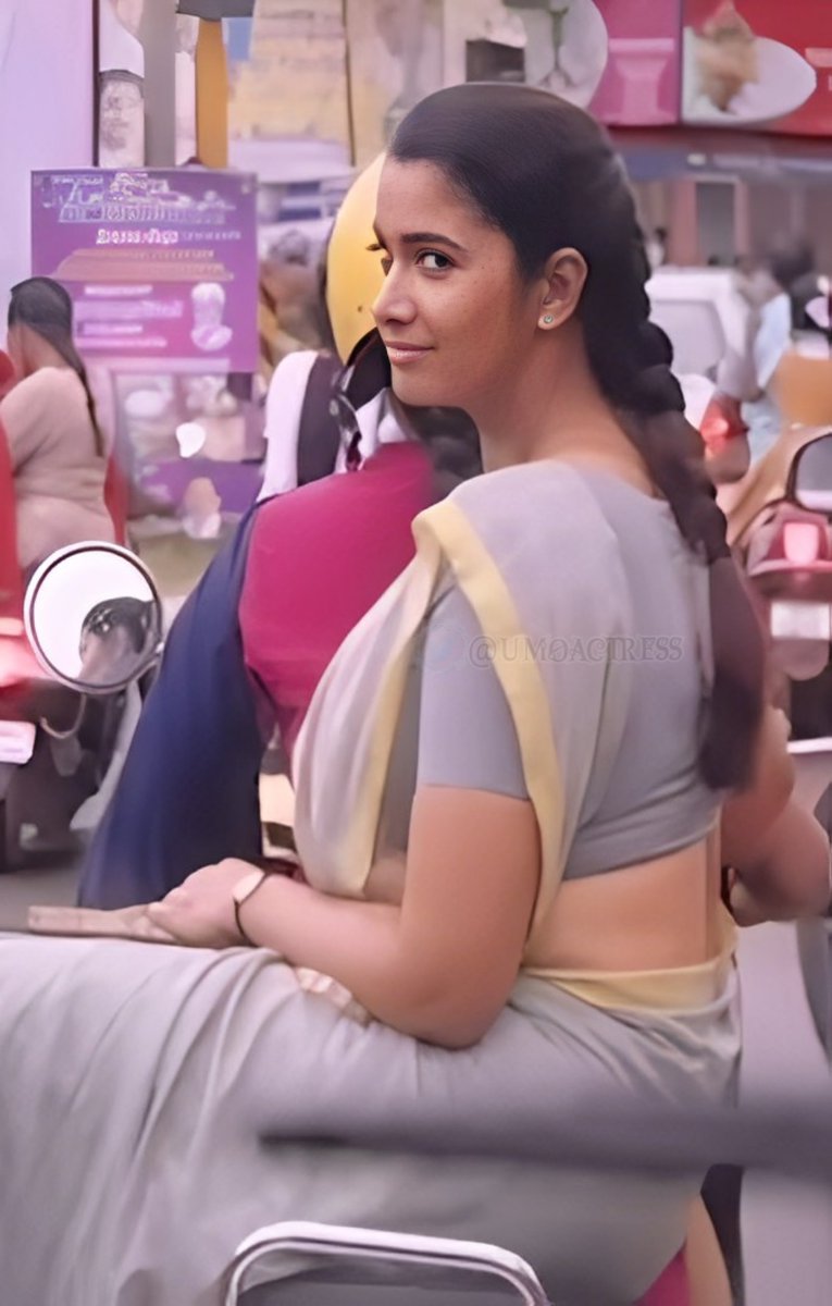 When we take our newly married wife for a bike ride and cross the Boys School on the way, there is a lot of chance you may hear comments like Cmnt1: 'Hey otha anga paaruda, semma katta onu pogudhu' Cmnt2: 'Aaghha, ukandrukra size ah paru' Cmnt3: 'Vandi ku semma Bumper🍑'