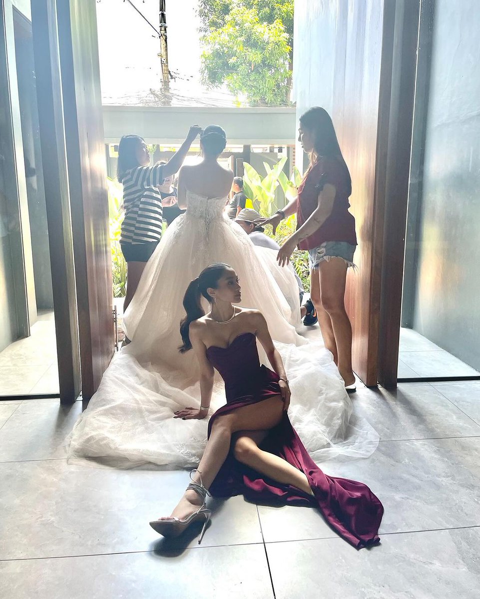 Besties on and off the cam💕 Kapamilya actress Chie Filomeno proves she never leaves her 'Can't Buy Me Love' co-star Belle Mariano's side as she shares snaps of them 'bago ma-kidnap si Caroline.' What are some of your favorite #JerLing moments? Courtesy: Filomeno/ Instagram