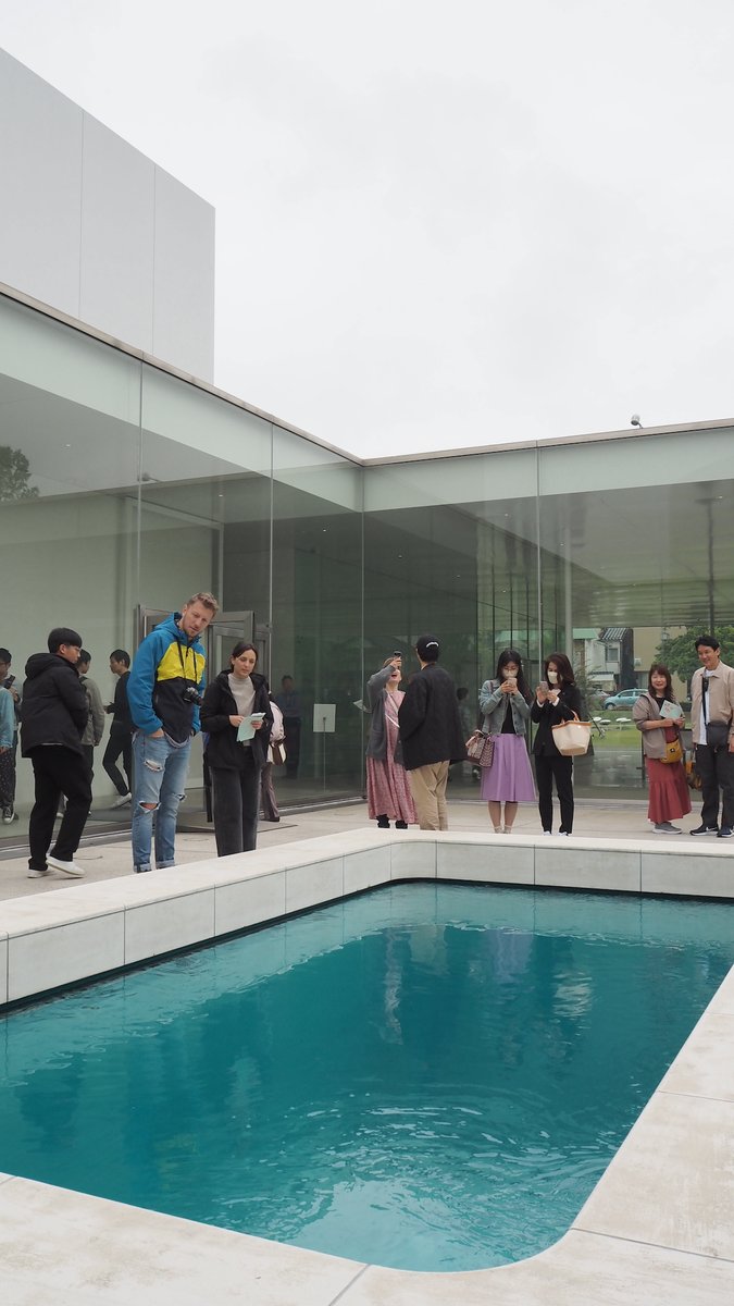 【お知らせ】金沢21世紀美術館は1日から、能登半島地震により休場しておりました恒久展示作品《スイミング・プール》の地上部への入場を再開いたしました。
6/19(水)までの期間限定で、無料でご鑑賞頂けます。

入場時間：10時〜18時（期間中無休※休館日の月曜日も入場可）雨天閉場。