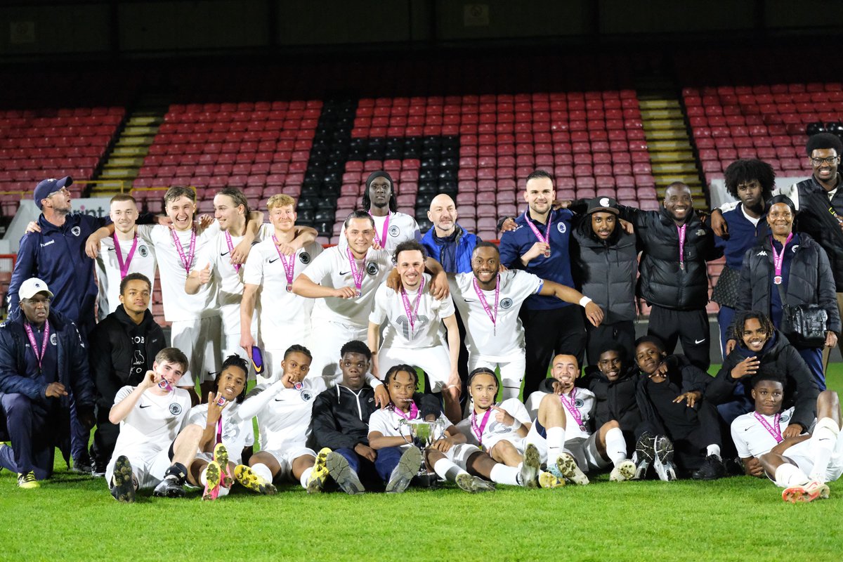 And the winners of the <a href="/EssexAllianceFL/">Essex Alliance FL</a> Senior Cup are....@stowfcreserves!!! First rush of photos here facebook.com/media/set/?van…. More tomorrow after work!