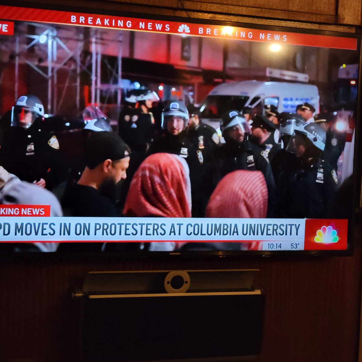 Local TV in NYC is wall-to-wall coverage of #NYPD arrests of student protesters occupying #Columbia_University Hamilton Hall.